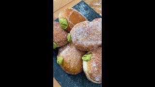 Bomboloni alla crema di pistacchio ricetta perfetta shorts [upl. by Umont]