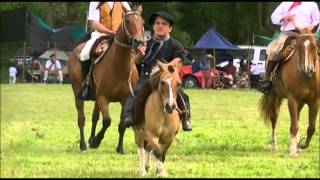 Pepo el gaucho enano y su pequeño caballo [upl. by Eromle838]