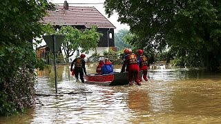 Inondations  en Allemagne trois corps sans vie retrouvés [upl. by Selby]