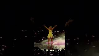 Amaia Montero reaparece en el concierto de Karol G tras dos años alejada de los escenarios [upl. by Netnert935]