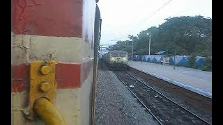 Yuva Overtakes Poorva Express At Vindyachal [upl. by Kano]