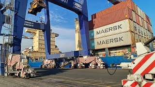 Efficient Loading and Unloading of Maersk Line Cargo Ships with Quay Cranes [upl. by Ihana726]