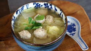 Soupe au chou chinois et aux boulettes de poulet  délicieuse saine et facile à préparer [upl. by Gayle]