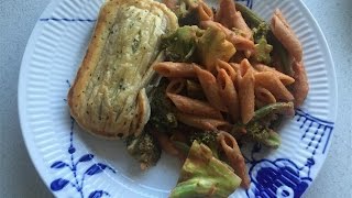 Indbagt Laks med Pasta Broccoli og Grønne Bønner [upl. by Rebmac]