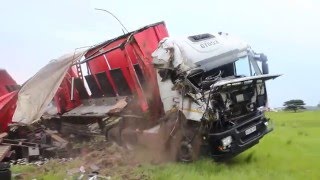 Beer truck crashes on N2 near Empangeni [upl. by Wettam]