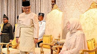 Sultan Pahang di Istiadat Pengurniaan DarjahDarjah Kebesaran Negeri Pahang Istana Abdulaziz [upl. by Irehj]