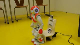 Le robot NAO sassied sur son fauteuilstationdecharge Supméca [upl. by Temp383]