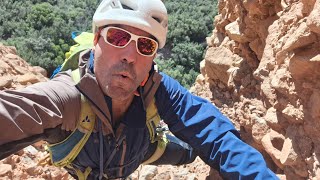 Escalada en solitario Sureste Clásica Aguja Roja 150m6c Riglos [upl. by Ahsitaf]