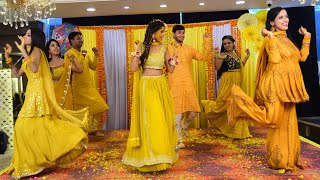 Haldi Dance Performance by Bride amp Brides Family  Le Gayi  Rock N Roll Soniyo  Kabira  2022 [upl. by Draneb]