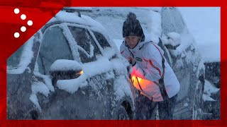 Madonna di Campiglio la nevicata si intensifica la polizia locale filtra le auto [upl. by Mueller]