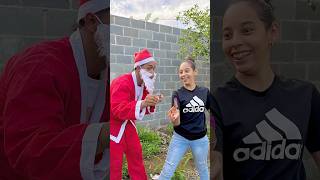 Cuando una niña trae tilos artificiales a Santa Claus 🎅🧨💥🤣 shorts navidad comedy [upl. by Anadal216]