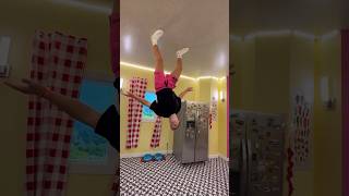 El mundo al revés 🙃 drewdirksen humor acrobacias bromas fail ilusionoptica [upl. by Aitsirk]