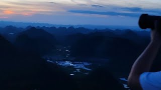 黃昏急爬貴州安順萬峰頂（萬眾峰）觀十萬大山晚霞美景。自遊錄 [upl. by Sualkin]