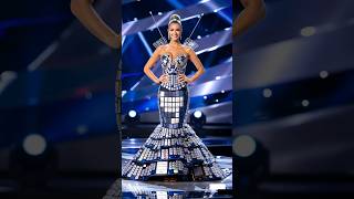 The Woman Performs a Fusion with a Giant Mobile Phone on AGT agt americagottalent magic [upl. by Glinys]