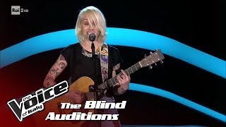 Alessandra Machella quotAndiamo a comandarequot  Blind Auditions 2  The Voice of Italy 2018 [upl. by Athalie506]