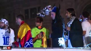 Illarramendi disfrazado de toro en Cibeles [upl. by Einaffets]