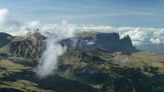 Zeitraffer Seiser Alm mit Rosengarten und OrtlerGruppe Dolomiten Südtirol [upl. by Claybourne25]