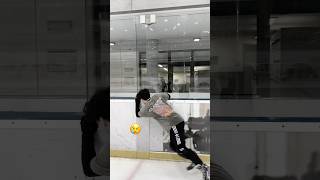 DAS PASSIERT wenn EISLÄUFER DAS EIS BETRETEN😨 challenge eislaufen eishockey [upl. by Nohsreg885]