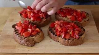 Hoe maak je bruschetta PuurGezond [upl. by Alomeda]