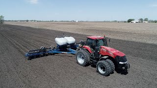 Planting CORN and SOYBEANS on an Illinois farm with Two KINZE Planters [upl. by Yruam]