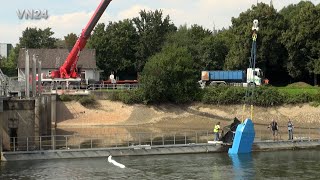 22082023  VN24  Arbeitsboot versinkt in der Ruhr  Bergung mit über 55 Meter Kranauslage [upl. by Notyard]