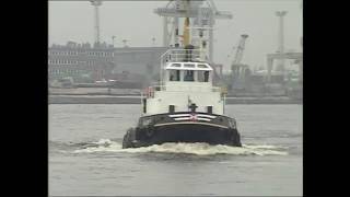 Rolf Zuckowski  Singen macht Spaß auf einem Schlepper im Hafen [upl. by Nalani]