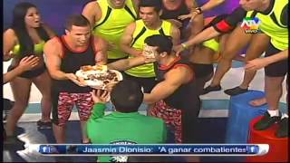 COMBATE Zumba tira torta en la cara a Mario Irivarren y Alejandra se cae 270613 [upl. by Hilbert]