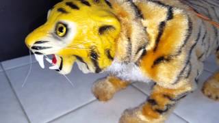 Vintage Marx Prowling Growling Tiger battery operated remote control toy Japan [upl. by Bithia]