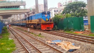 Egarosindhur provati Express passing through by Karwan bazar rail gate  Bangladesh Railway [upl. by Ruckman505]