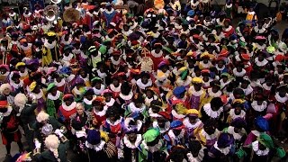 Sinterklaas Intocht Assen met 400 Pieten [upl. by Eiddam]