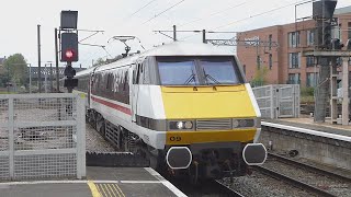 LNER 225 arrives at York 1524 [upl. by Sandra701]