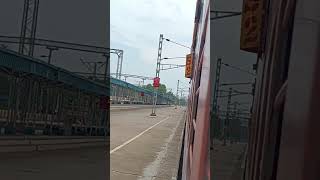 Chennai Egmore Tiruchirapalli Cholan SF Express arrives kumbakonam railway station [upl. by Lucian164]