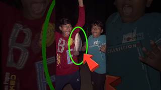 আজকে রাতে পুকুর থেকে খুব বড়ো মাছ 🐟 ধরলাম 😍  minivlog banglavlog [upl. by Savanna]