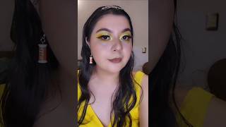 Makeup amarillo y delineado de brillo 💛🤎🖤 yellow amarillo coffe cafe labioscafes [upl. by Sachiko]