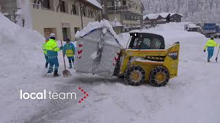 Abetone continua a nevicare cassonetti sommersi dalla neve [upl. by Alcine261]