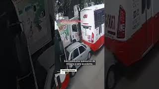 Coche queda aplastado entre un autobús y otro en Querétaro nmas queretaro shorts [upl. by Okimuk]