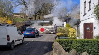 Iconic scene as GWR Castle loco steams over Railway Children level crossing [upl. by Azmuh573]