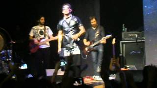 EMIS KILLA  SCORDARMI CHI ERO LIVE ALCATRAZ [upl. by Otilegna]