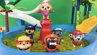 Paw patrol juguetes españolpatrulla canina fiesta parque acuatico y piscina de guarderia infantil [upl. by Anirb]