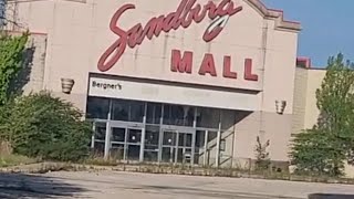 walk inside moldy Sandberg Mall in Galesburg Illinois [upl. by Niarb186]