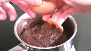 COMO PREPARAR BROWNIE DE CHOCOLATE 2014COMO HACER BROWNIE DE CHOCOLATE BLANCO [upl. by Trilbi]