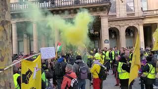 Les Gilets Jaunes se rassemblent place du Palais Royale à Paris pour leur 6ème anniversaire [upl. by Claiborne999]