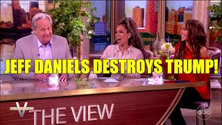 Crowd ROARS As Jeff Daniels ROASTS Trump On The View [upl. by Ainessey]