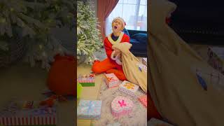 Grinch vs Santa Who sings better funny grinch santaclaus [upl. by Aliber437]