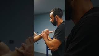 Come Bloccare un Gancio con il Wing Chun [upl. by Osterhus]