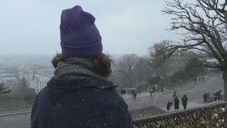 Vague de froid en France et premiers flocons de neige à Paris  AFP [upl. by Orfurd]