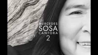 Mercedes Sosa Cantora 2  Insensatez con Luis Salinas [upl. by Lew]