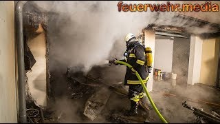 Garage nach explosionsartigem Knall in Vollbrand [upl. by Ahsircal]