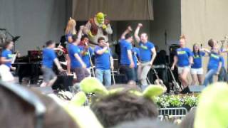 quotIm a Believerquot Shrek Broadway in Chicago concert [upl. by Iglesias250]