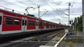 München ET420 passiert den Bahnübergang in Aubing [upl. by Sivad536]